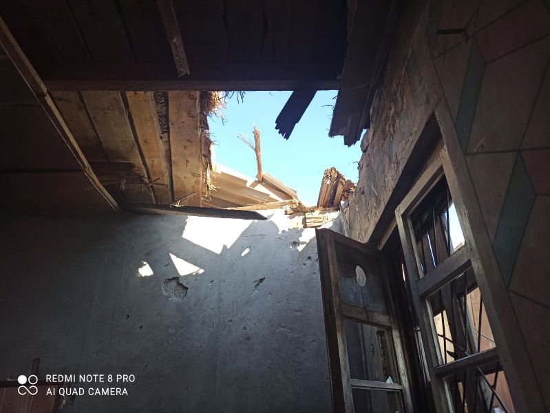 Azerbaycan'ın saldırıları nedeniyle Ermeni sakinin evi ve sermayesi ciddi hasar gördü (FOTO)