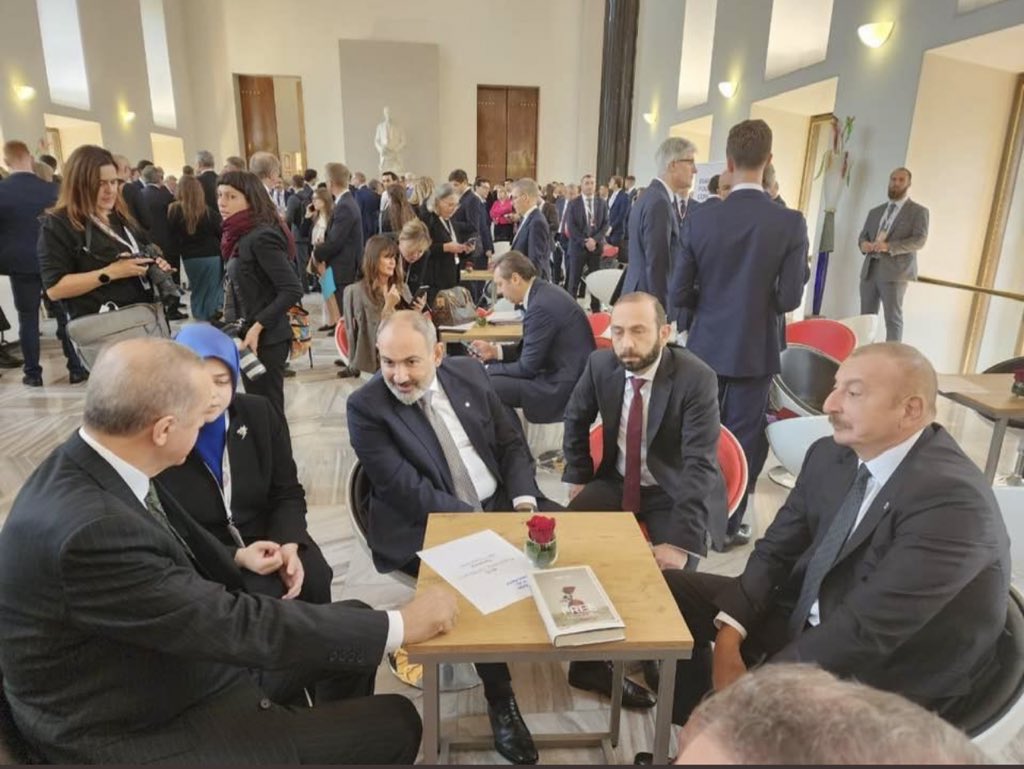 Başbakan Paşinyan, Erdoğan, Aliyev aynı karede