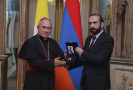 Mirzoyan, Vatikan'ın Genel İşlerinden Sorumlu Yardımcısı ile Azerbaycan'da tutulan Ermeni esirlerin sorunu görüştü