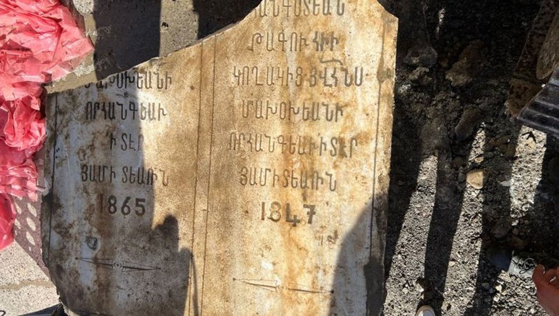 Trabzon'da altyapı çalışmaları sırasında Ermenice mezar taşı bulundu