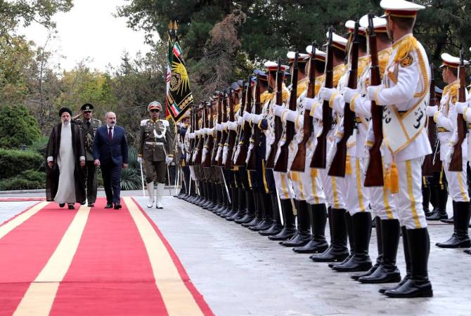 Tahran'da Paşinyan ile Reisi arasında müzakereler başladı