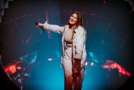 Ermeni şarkıcı Rosa Lynn'in Eurovision’da seslendirdiği "Snap" şarkısı platin statüsü aldı (Video)