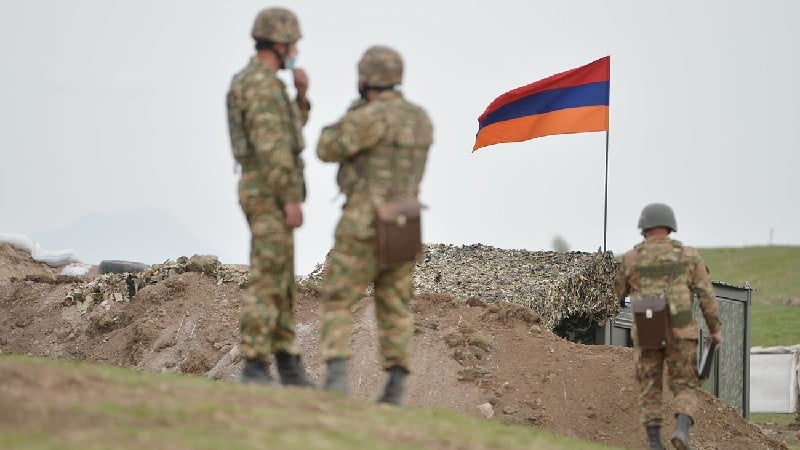 Azerbaycan askerleri sınırdaki Ermenistan mevzilerine ateş açtı