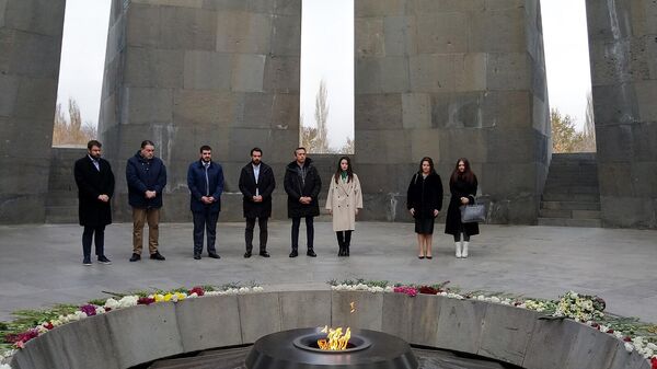 Yunan milletvekilleri Ermeni Soykırımı Anıtı'nı ziyaret etti