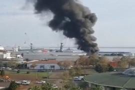 В турецком порту Самсун произошел взрыв: горит танкер