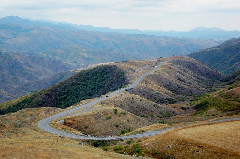 Azerbaycan yeni bir provokasyona başvurdu! Stepanakert-Goris karayolu trafiğe kapatıldı