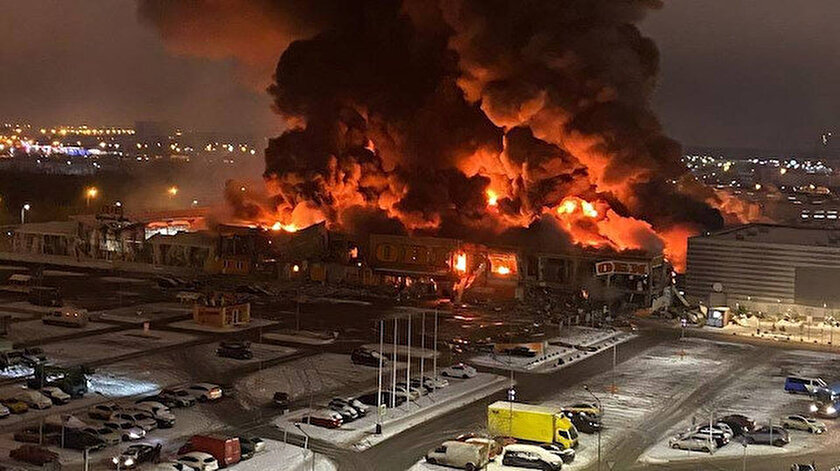 Moskova’da hipermarkette şiddetli yangın (Video)