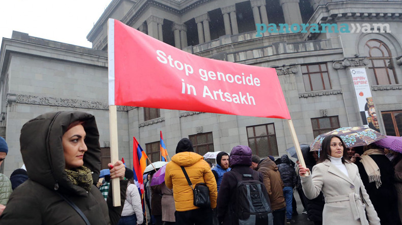 Yerevan'da protesto: Karabağ'da soykırımı durdurun