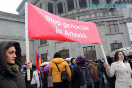 Yerevan'da protesto: Karabağ'da soykırımı durdurun