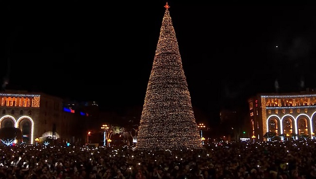 Ermenistan'ın Noel ağacı, BDT ülkeleri arasında en uzun olanların ilk 3'ünde yer almaktadır