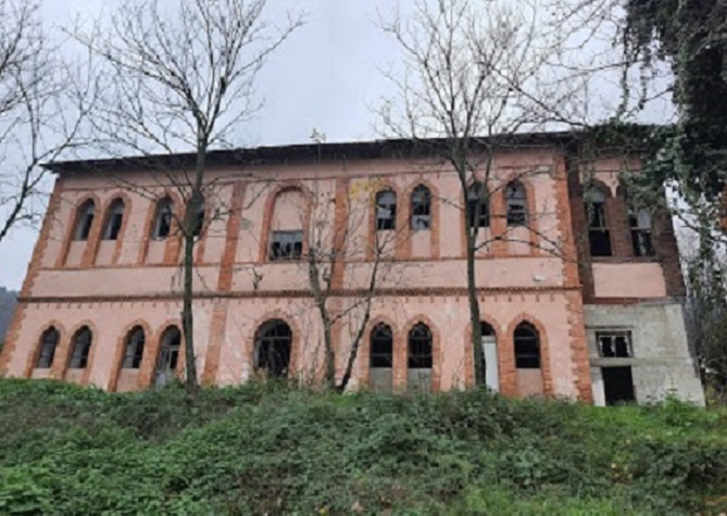Kocaeli'de 1873 yılında Ermeniler için açılan Bardızak Amerikan Koleji’nden kalan tek bina restore edilmeyi bekliyor