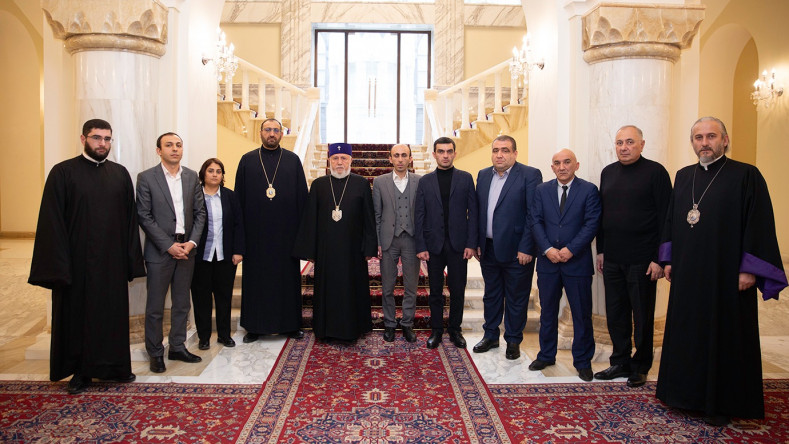 Tüm Ermeniler Katolikosu Artsakh yetkililerini Ermenistan'da kabul etti
