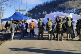 Azerbaycan, Karabağ'ı dünyaya bağlayan tek yolu 23 gündür kapalı tutmaya devam ediyor: 120 bin kişi insani felaketin eşiğinde