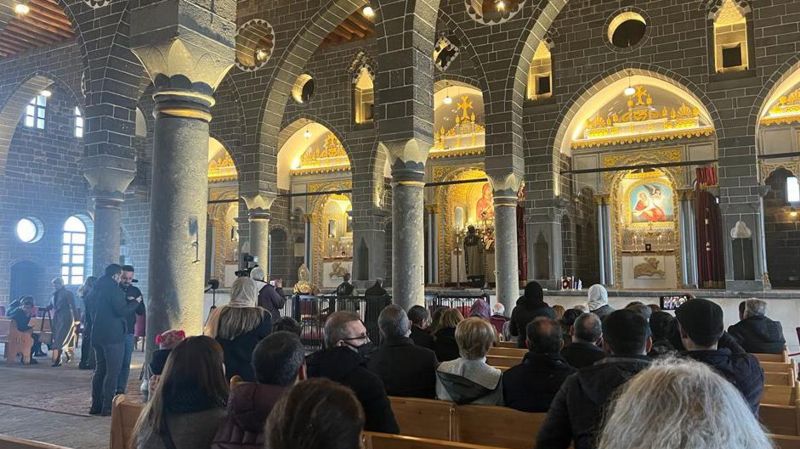 Diyarbakır Surp Giragos Ermeni Kilisesi'nde Noel Ayini yapıldı