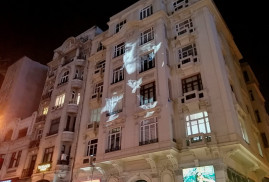 Agos’un eski binasına Hrant Dink'in silüeti ve güvercin görüntüleri yansıtıldı