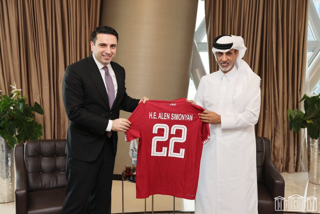 Alen Simonyan, Katar Futbol Federasyonu başkanı ile bir araya geldi