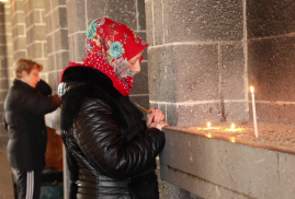 Diyarbakır’da Surp Giragos Ermeni Kilisesi’nde depremzedeler için dua edildi
