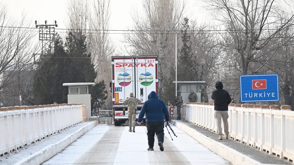 Ermeni milletvekili, insani yardımın kara sınırından Türkiye'ye ulaştırılmasını müzakereler için olumlu bir dürtü olarak görüyor