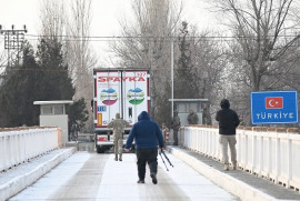 Ermeni milletvekili, insani yardımın kara sınırından Türkiye'ye ulaştırılmasını müzakereler için olumlu bir dürtü olarak görüyor
