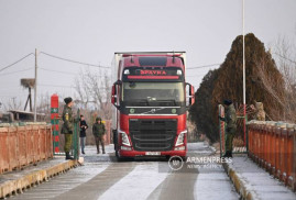 Ermenistan, Türkiye'ye insani yardım taşıyan yeni TIR'lar gönderdi