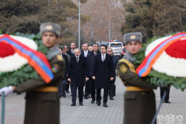 Ermenistan üst düzey devlet yetkilileri, Ermeni Soykırımı anıtında Sumgait kurbanlarını andı (fotoğraflar)