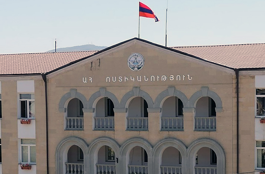 Karabağ'da Azerbaycan mevzilerinden tarim işleri yapan köylüye ateş açıldı