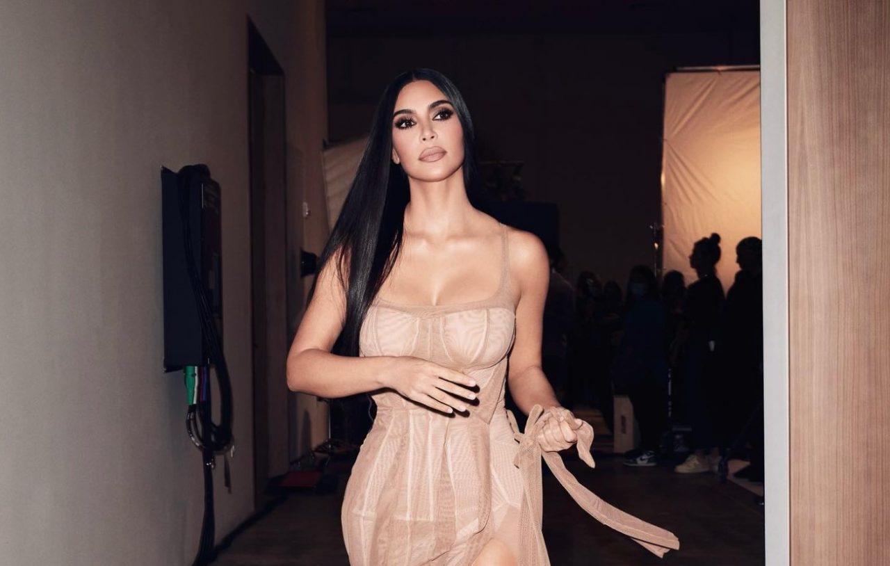 Ermeni taraftarlar, Kim Kardashian'ı İstanbul tribüne davet etti
