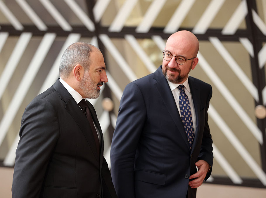 Nikol Paşinyan, Charles Michel ile telefonda görüştü