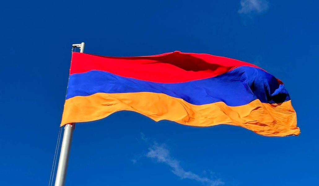 Ermenistan-Türkiye sınırındaki Kharkov köyünde yeni bir Ermenistan bayrağı dikildi