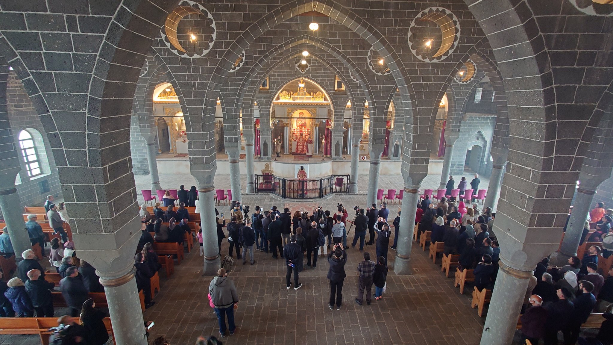 Diyarbakır Surp Giragos kilisesinde sekiz yıl sonra ilk Paskalya