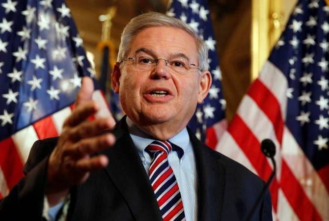 Robert Menendez: Dağlık Karabağ'da zarar görenlere daha çok insani yardım göndermeyi ısrar ediyorum