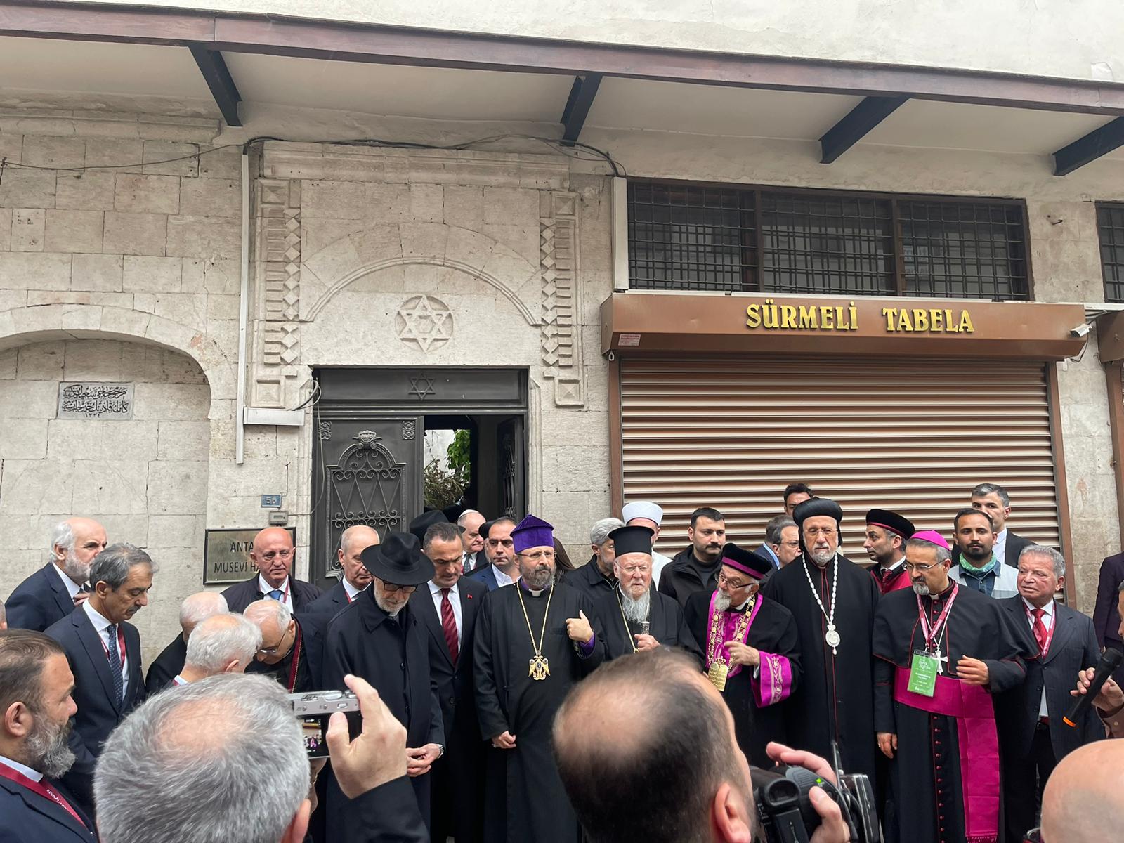 3 dinin ruhani temsilcileri Hatay'da iftar sofrasında buluştu