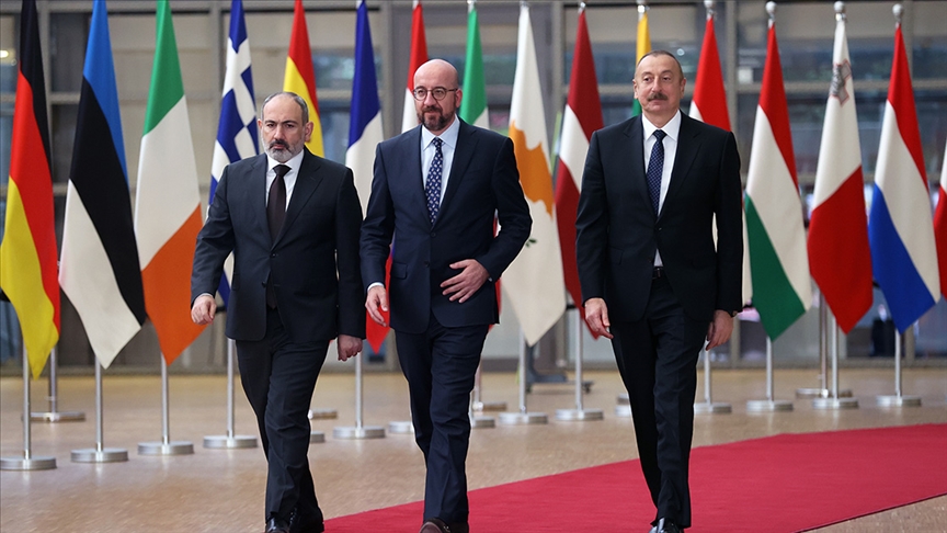 Ermenistan ve Azerbaycan liderleri Brüksel'de bir araya geldi