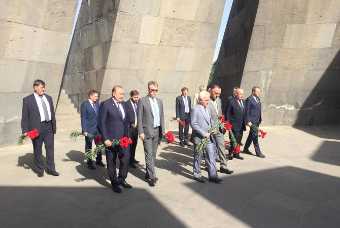 Ermenistan'daki Rusya üst düzey heyetinden Ermeni Soykırımı kurbanlarının anısına saygı