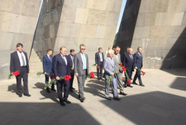 Ermenistan'daki Rusya üst düzey heyetinden Ermeni Soykırımı kurbanlarının anısına saygı