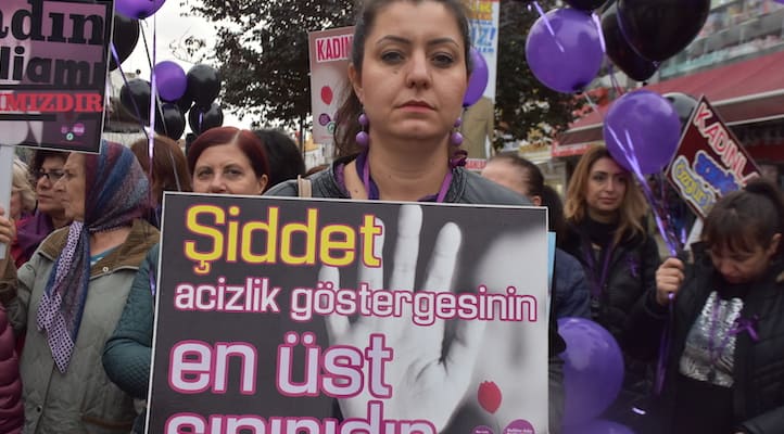 Թուրքիայի բնակչության ավելի քան 75%-ը կողմ է կանանց դեմ բռնությանը
