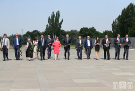 Avrupa Konseyi heyetleri Tsiternakaberd Anıt Kompleksi'ni  ziyaret etti