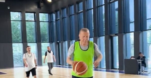 Erdoğan basketbol oynayarak sağlığının iyi olmadığına dair haberleri yalanlamaya çalıştı