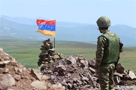 Azerbaycan Ermeni pozisyonlara ateş açtı