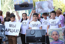 Karabağlı çocuklar  Artsak'ta yaşanan yaşıtlarının haklarını geri almasını talep ediyorlar