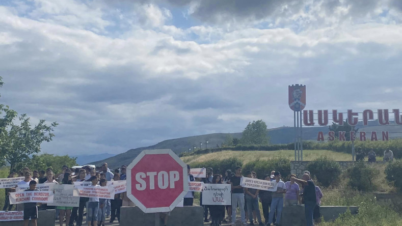 Karabağ Ermeniler Askeran-Akna (Ağdam) yolunu beton bariyerlerle kapattı