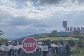 Karabağ Ermeniler Askeran-Akna (Ağdam) yolunu beton bariyerlerle kapattı