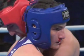 Ermeni boksör Azerbaycanlı rakibini mağlup etti (Video)
