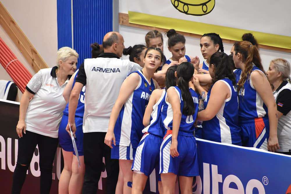 Ermenistan 18 Yaş Altı Kızlar Basketbol Mili Takımı 2023 Avrupa Şampiyonası'nda bronz madalya kazandı