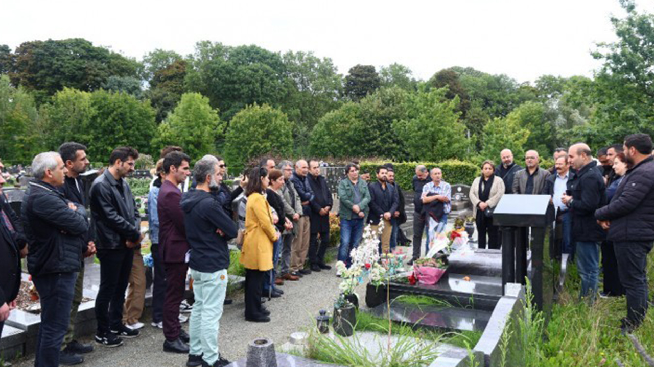 Ermeni sanatçı Aram Tigran, Brüksel'deki mezarı başında anıldı