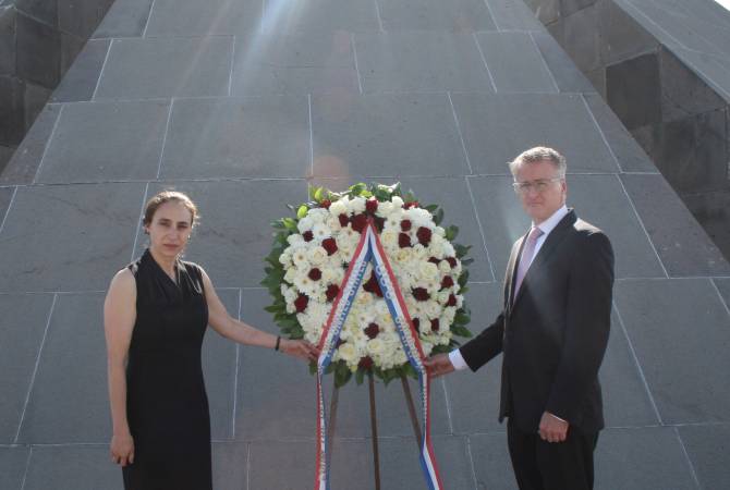 ABD Senatosu Dış İlişkiler Komitesi temsilcileri, Ermeni Soykırımı Anıtını ziyaret etti