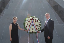 ABD Senatosu Dış İlişkiler Komitesi temsilcileri, Ermeni Soykırımı Anıtını ziyaret etti