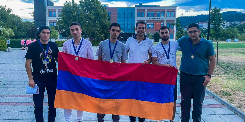 Ermenistan takımı Uluslararası Matematik Öğrenci Olimpiyatında 1 altın, 4 gümüş madalya kazandı