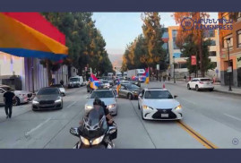 Glendale'de ABD'li Ermeniler Artsakh'taki ablukayı protesto etmek için yolu trafiğe kapattı