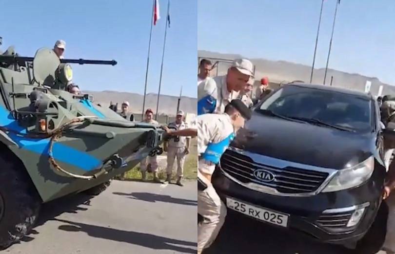 Rus Barış Güçleri, Karabağ'da vatandaşların askeri üs yakınına park ettikleri aracı iterek girişi açtı (Video)